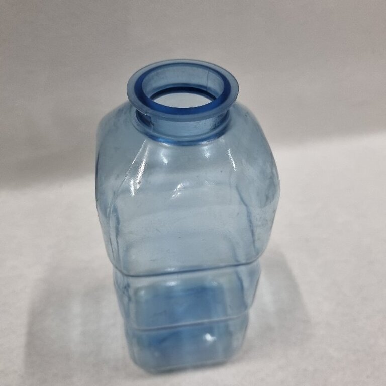 Square blue drinking bottle 750 ml