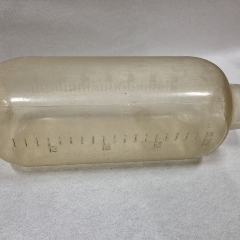 Round bottle 1000 ml, not completely transparent,